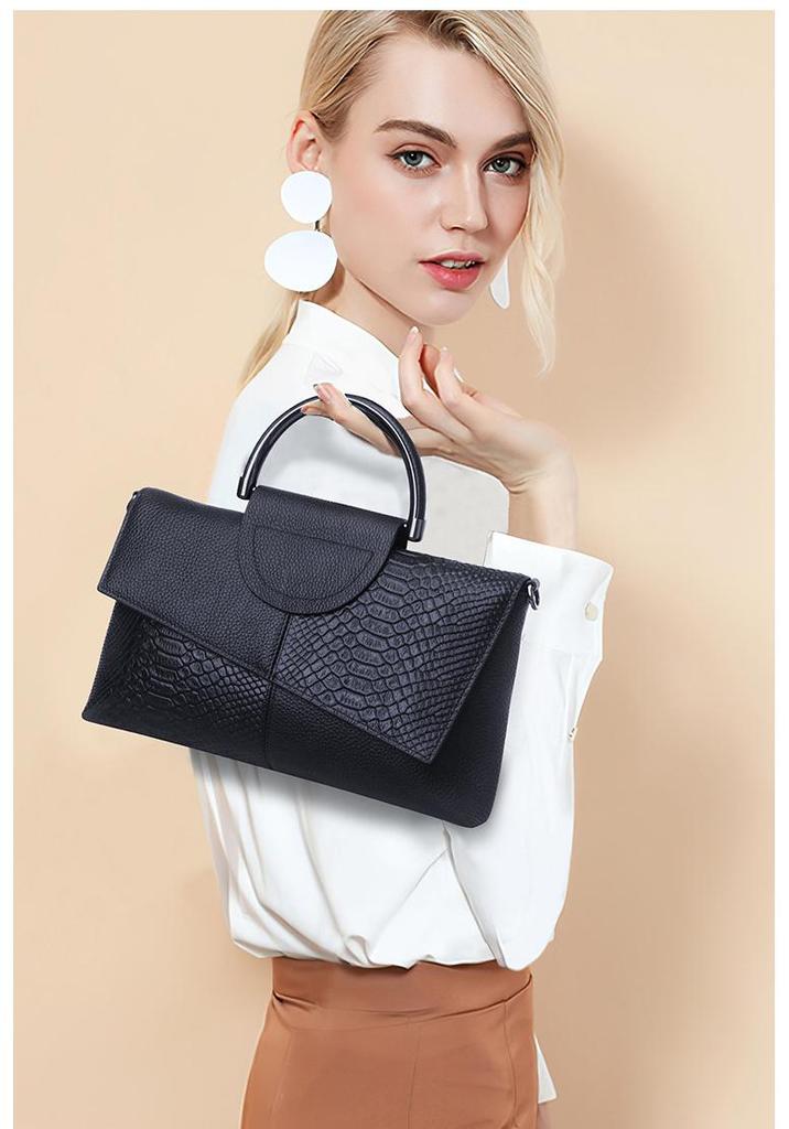 New Style Genuine Leather Women’s Clutch: 2026 First Layer Cowhide Crossbody, Fashionable Temperament for Banquet, Small Handbag.
