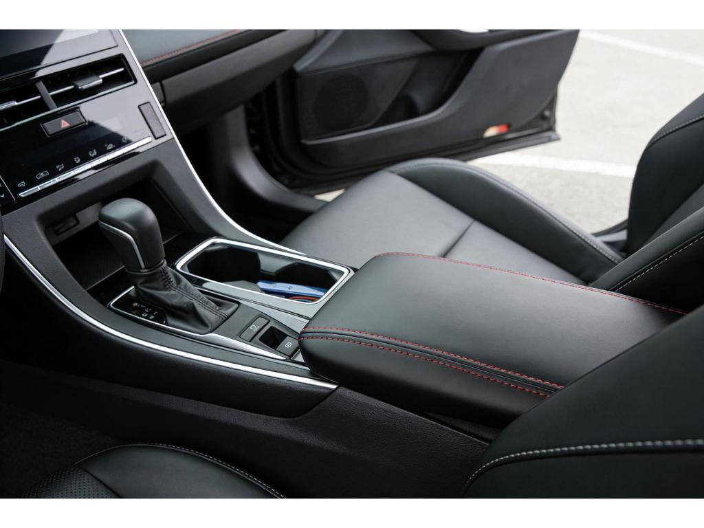 Microfiber Leather Armrest Cover for 2024-2026 Camry 9th Gen - Durable, Wear-Resistant, and Dirt-Resistant.