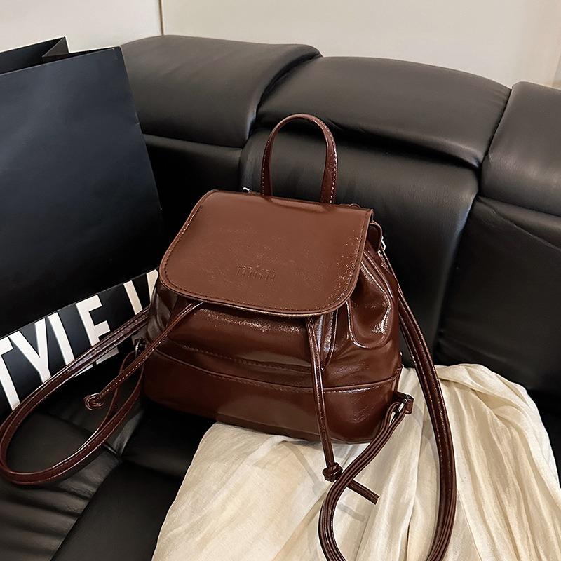 Simple and versatile niche design women's backpack new popular casual small backpack fashion travel small schoolbag