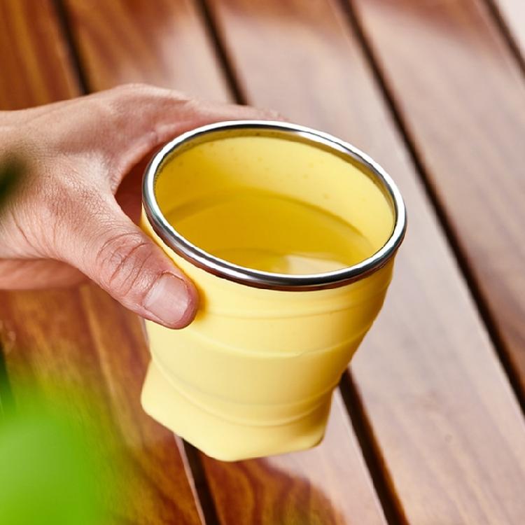Drinking Cup with Lid and Carrying Strap Dishwasher Safe Silicone Drinkware For Sports And Everyday Use