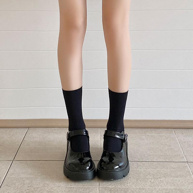 

В сочетании с туфельками Мэри Джейн, компрессионными гольфами до икры Jk, женскими тонкими бархатными гольфами до середины икры 1 pair чёрный