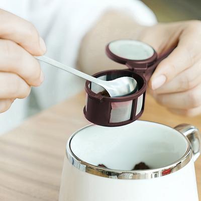 Tragbarer Kaffeefilterlöffel, wiederverwendbares Brühwerkzeug aus Kunststoff für gemahlenen losen Tee, multifunktionaler Teefilter mit hängendem Griff für Campingreisen
