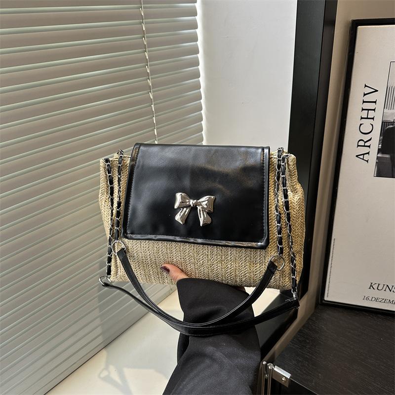 

New fashionable shoulder bag, high-end and beautiful, contrasting colors, retro tote bag, trendy chain, underarm tote bag. чорний