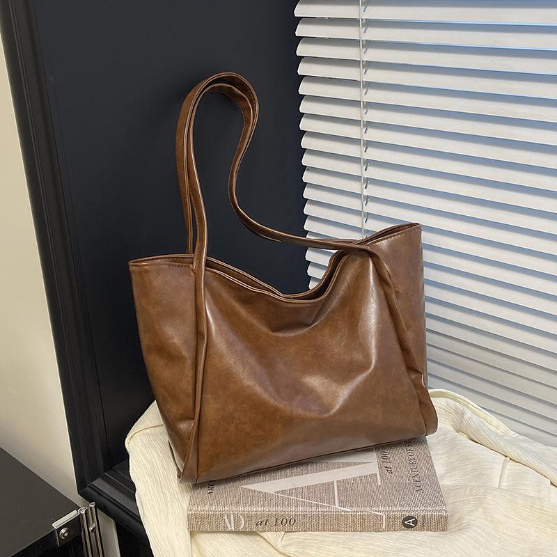 

Korean Style Minimalist Women’s Shoulder Bag - Autumn/Winter 2025 Retro Design