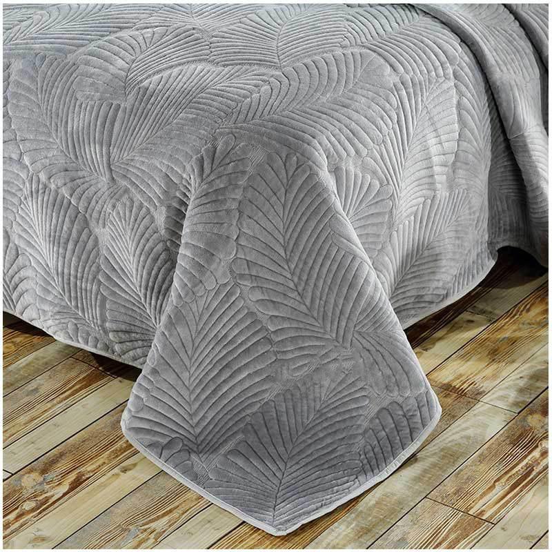 Velvet Embroidered Bedspread Set 3-Piece Plush Coverlet with 2 Pillowcases King Queen Size Soft Quilted Blanket Home Decor Quilt