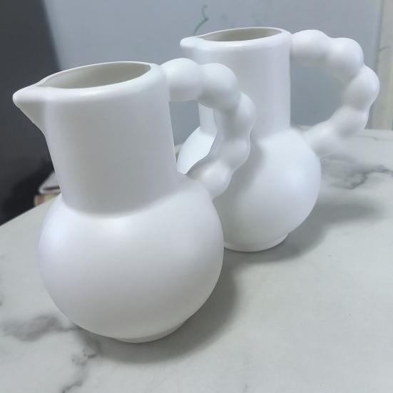 Rustikale Vase mit Henkel Retro Imitation Keramik Vase Krug Design Weiß Dekorative Kunststoffvase Hydrokultur Pflanzgefäß für Bauernhaus Mittelstück Zuhause