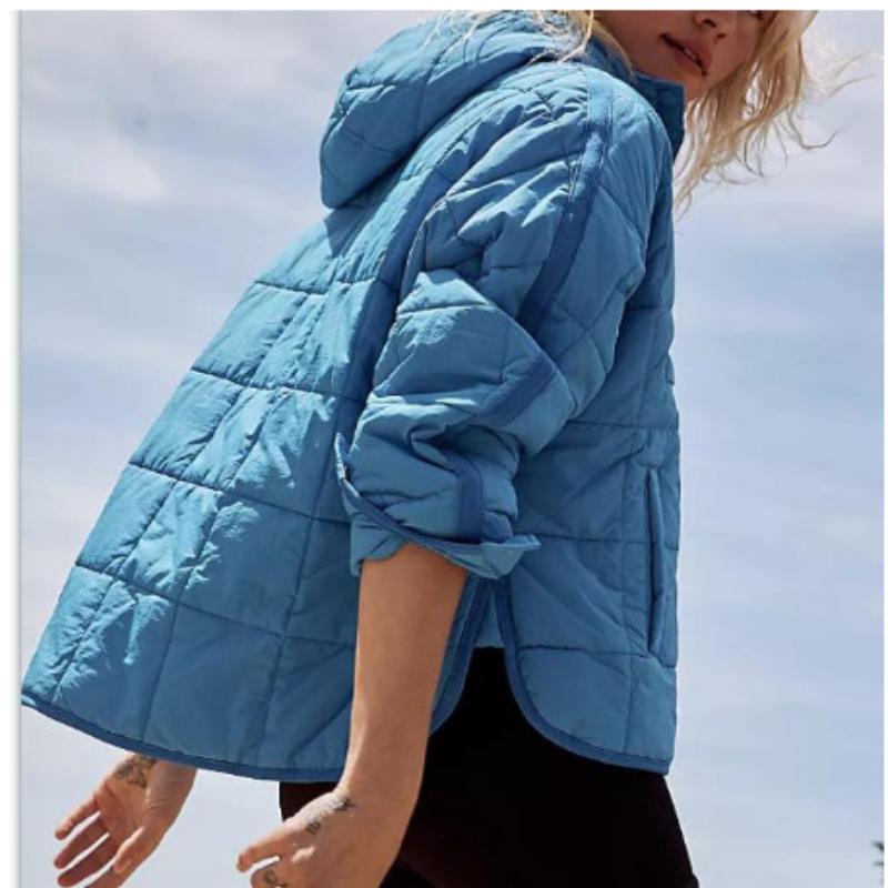 

Женская стеганая куртка-пуховик с капюшоном и воротником-стойкой, карманом на молнии, рукавами реглан, темно-зеленого, бежевого, фиолетового, светло-голубого, черного цвета S небесно-голубой