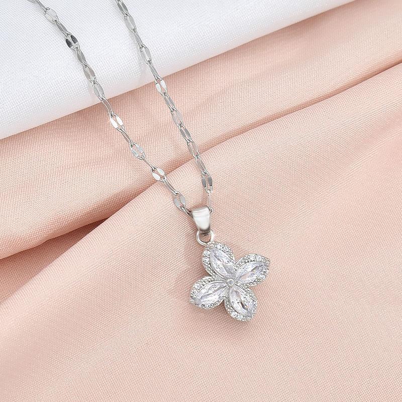 Rotatable Titanium Steel Four-Petaled Flower Necklace, Female Style Fresh And Simple Temperament Inlaid With Zircon Pendant Accessories