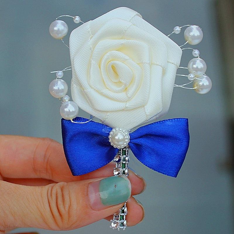 Shaped The Brooch Flower Stylish Is Studded With Pearls
