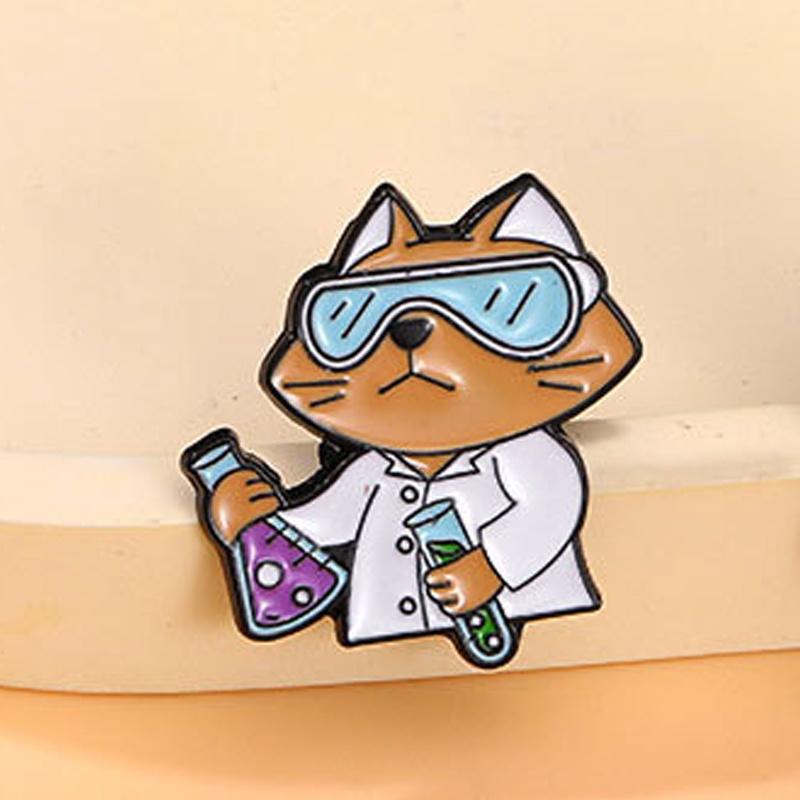 

Мультяшная брошь-кошка с научным экспериментом, животное-химик, пробирка, фиксированная игла, аксессуар-значок