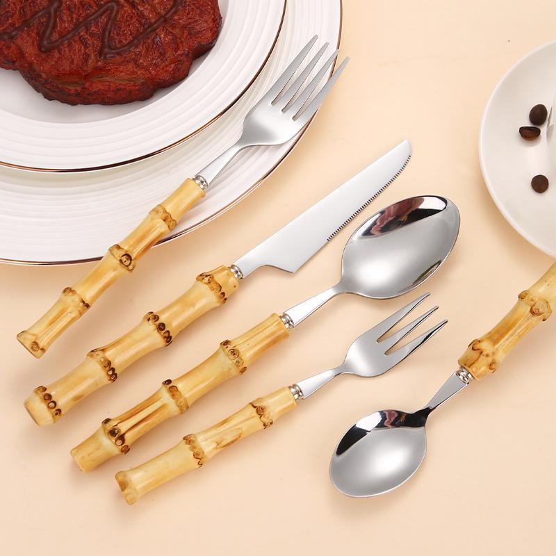 Japonská nerezová příborová sada s bambusovými rukojeťmi - Nůž, vidlička a lžíce pro venkovní nebo hotelové použití