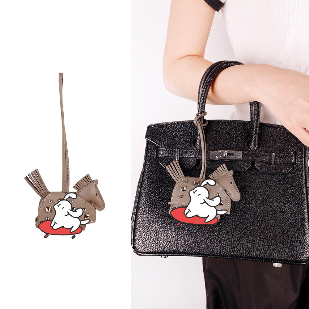 

Подвеска Пони из Мягкой Кожи, Подвеска для Автомобиля, Подвеска для Ключей, Кожаный Шарм для Сумки Ручной Работы с Новыми Клепками, Кожаный Шарм для Сумки серый