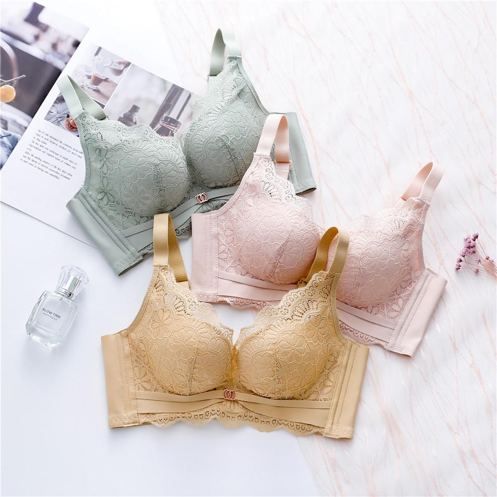 Koronkowy biustonosz bez fiszbin dla małych piersi, który podnosi i wspiera boczne piersi.