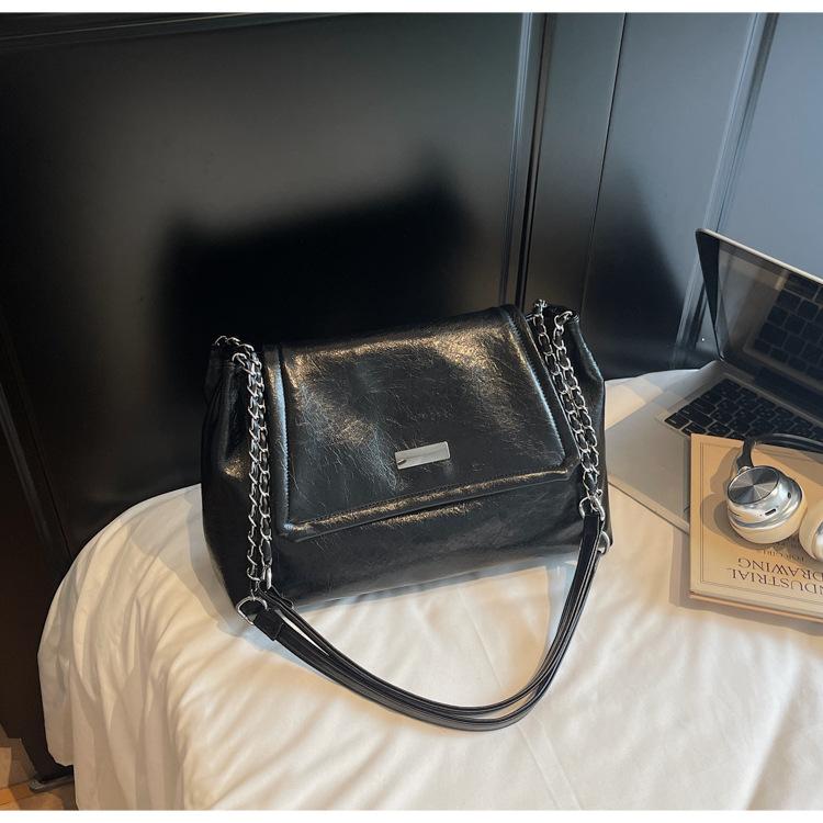 Casual retro bag women's large capacity 2025 new fashion chain shoulder bag texture class commuter tote bag