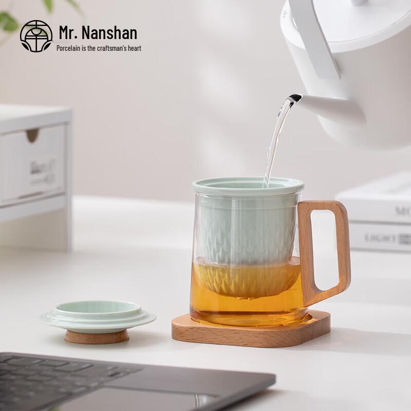 Nanshan Gentleman Dehua Ceramic Tea Mug with Infuser