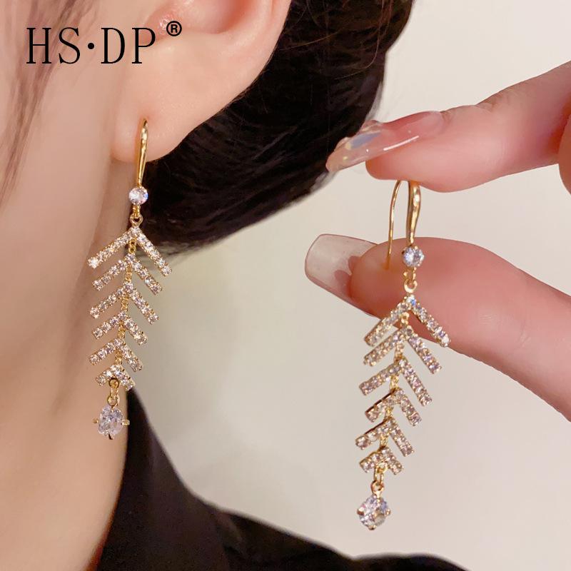 

Elegant Zircon Leaf Tassel Earrings - Unique, Simple, and Exquisite