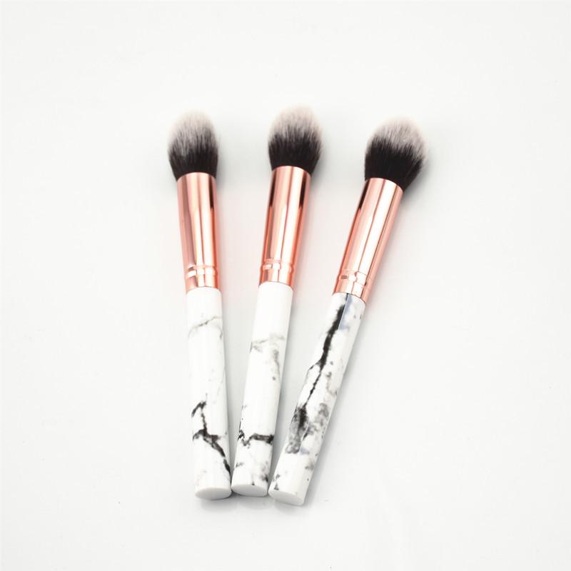 

Глянцевая кисть для макияжа из гофрированной нейлоновой шерсти high-gloss brush