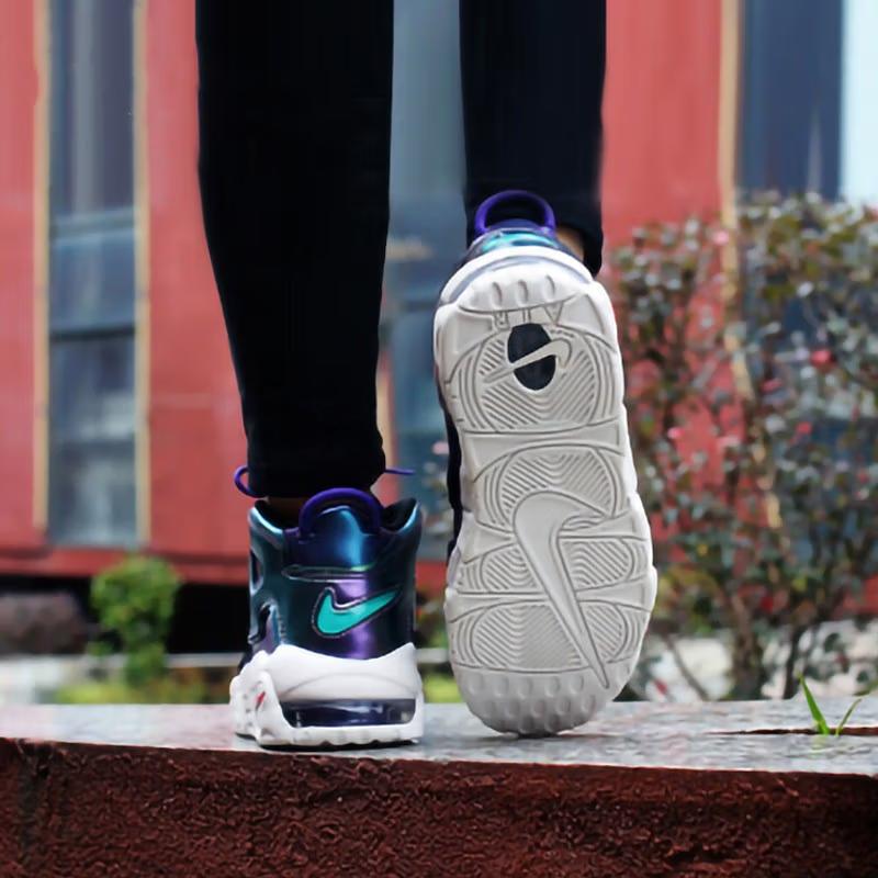 Nike Air More Uptempo Schillerndes Lila GS 922845-500