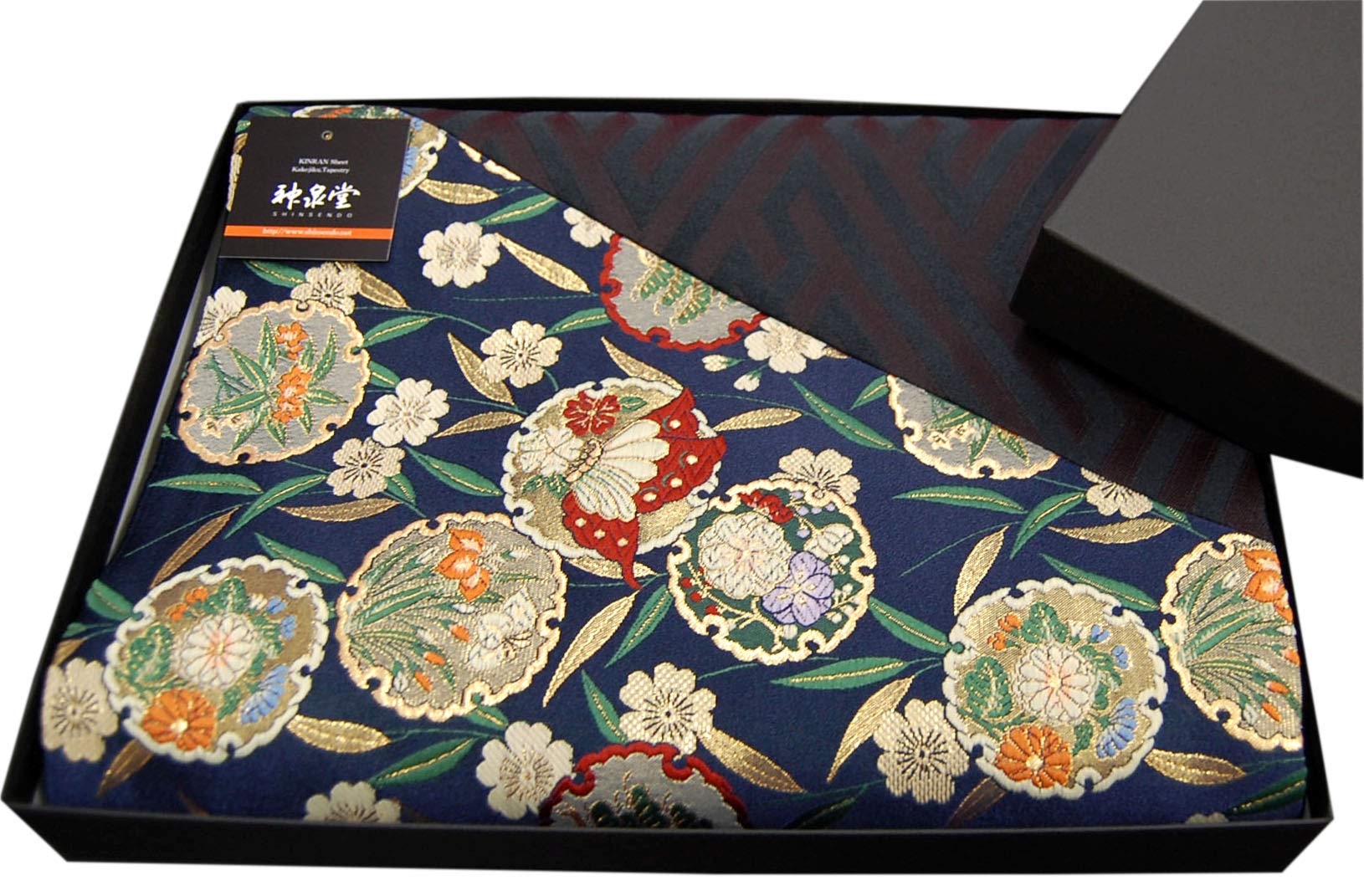 

Japanese-style kimono table runner with obi (sash) design, boxed and packaged. Popular gift for overseas recipients. 120cm (Aoi design)