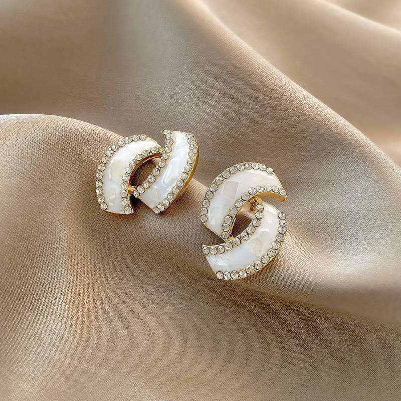 Orecchini alla moda e versatili da donna con temperamento