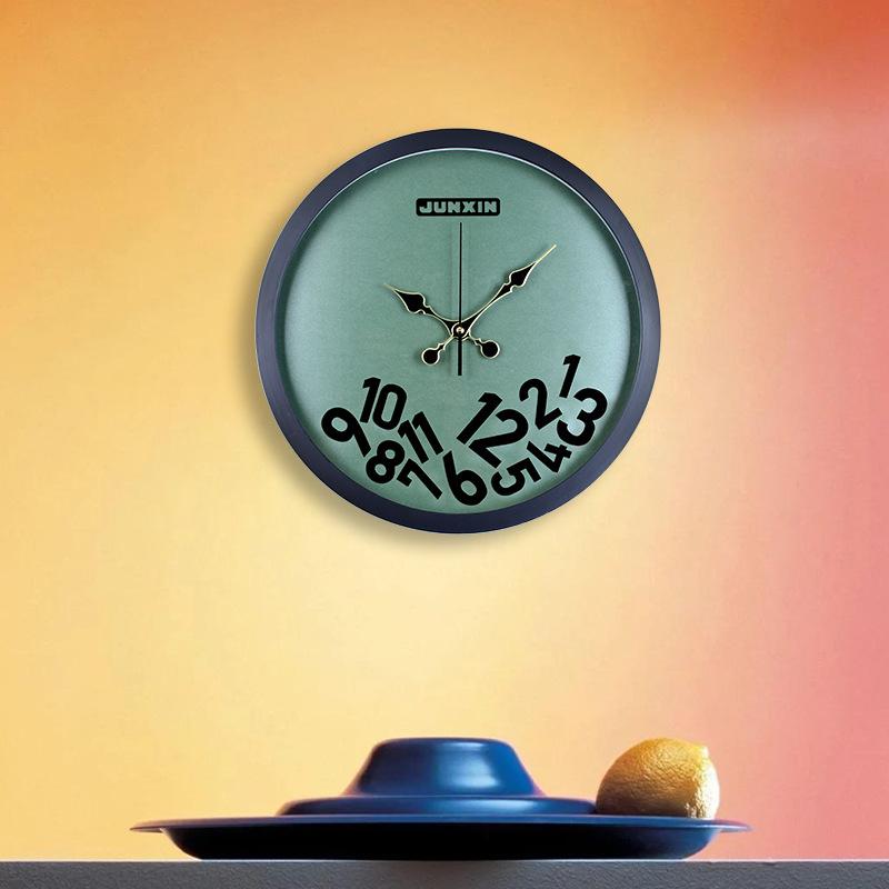 New Wood Grain Light Luxury Wall Clock Living Room Bedroom Silent Clock Personalized Creative Decoration Restaurant Clock