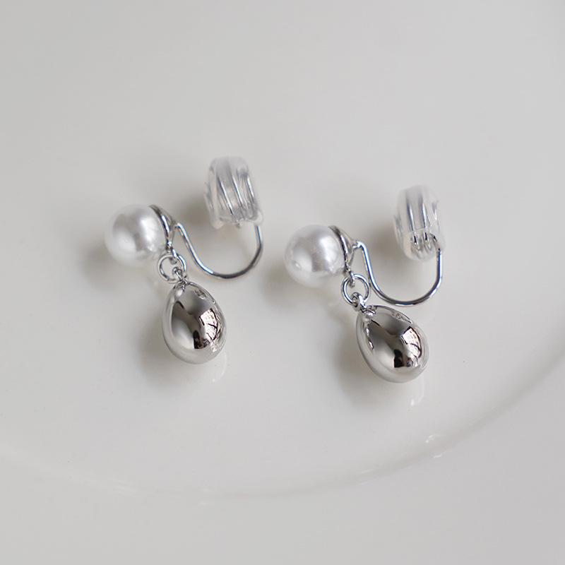 

Елегантні сережки-кліпси з перлами та металевими дисками для жінок без пірсингу вух