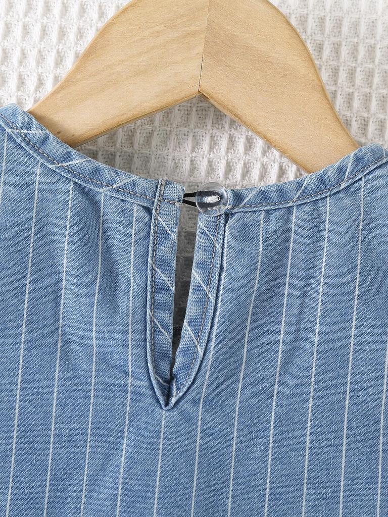 Two-piece Set for Girls: Sleeveless Top with Bow and Lace Design, and Slimming Retro Blue and White Striped Denim Shorts.