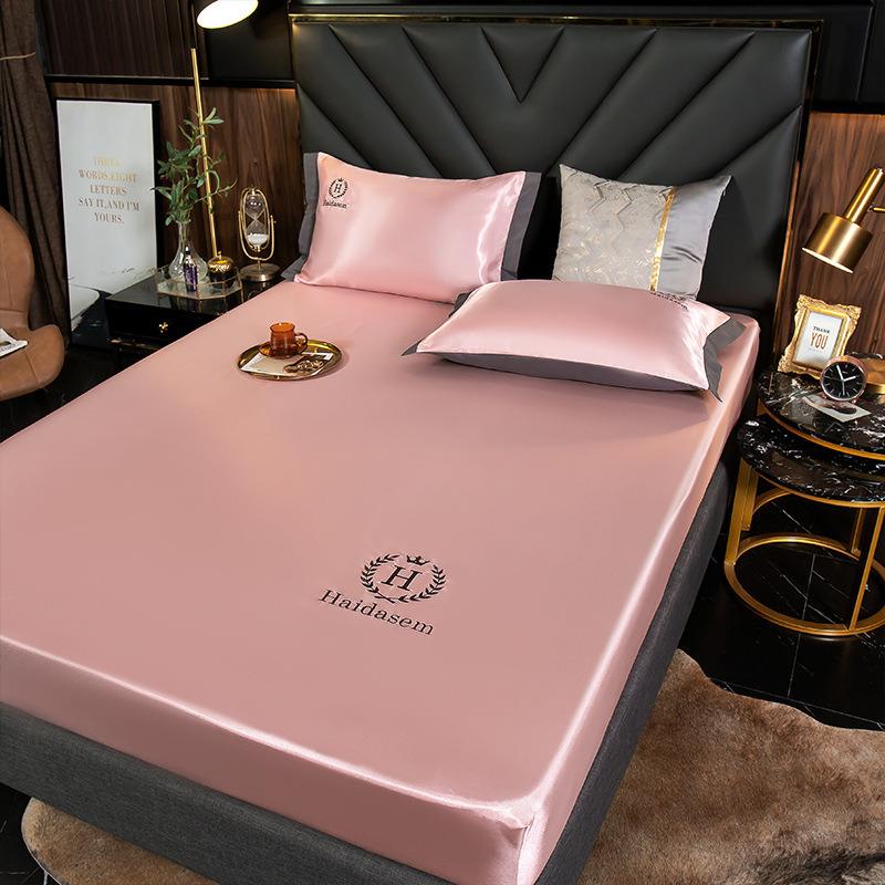 Washed Silk Mattress Three-piece Set, Single-piece Mattress Mat, Washable and Foldable, Fully Enclosed, and the Bedspread Is Non-slip.
