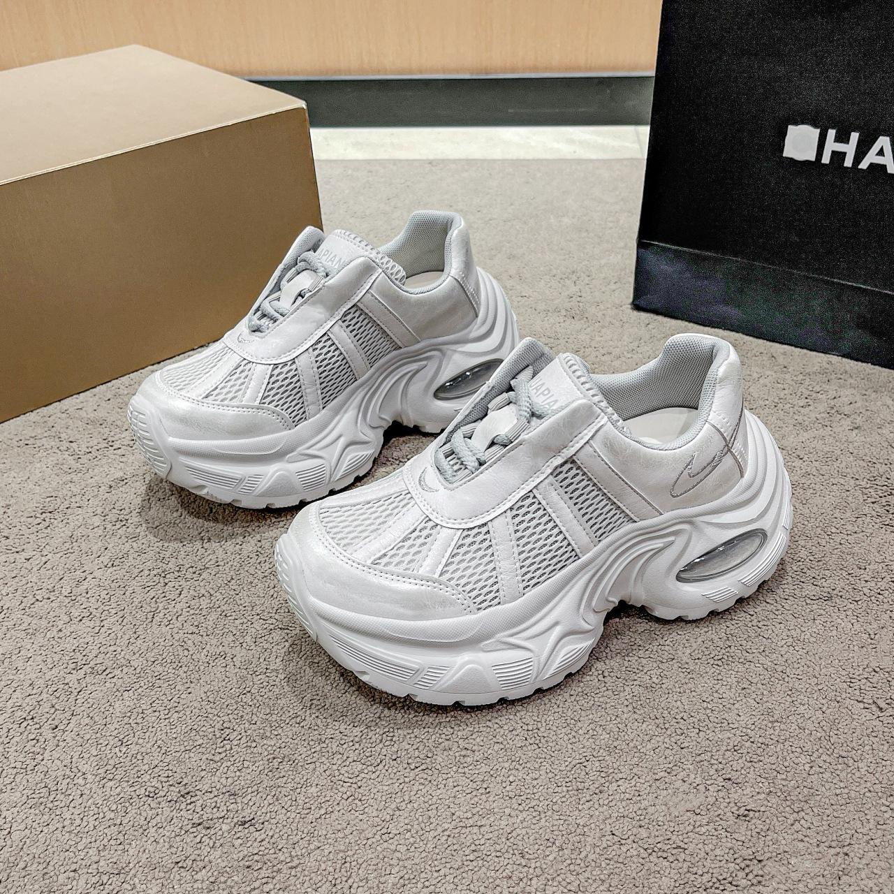 

Женские кожаные кроссовки-папы 2025 лето новые на толстой подошве увеличивающие рост спортивные кроссовки сетчатые дышащие универсальные модные крутые повседневные туфли 40 серый