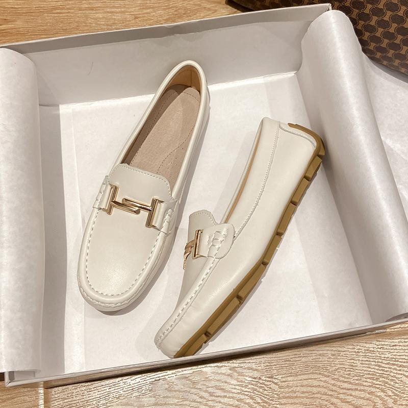 Hong Kong leather flat loafers British style small leather shoes women's 2025 spring new lazy metal buckle Doudou single shoes