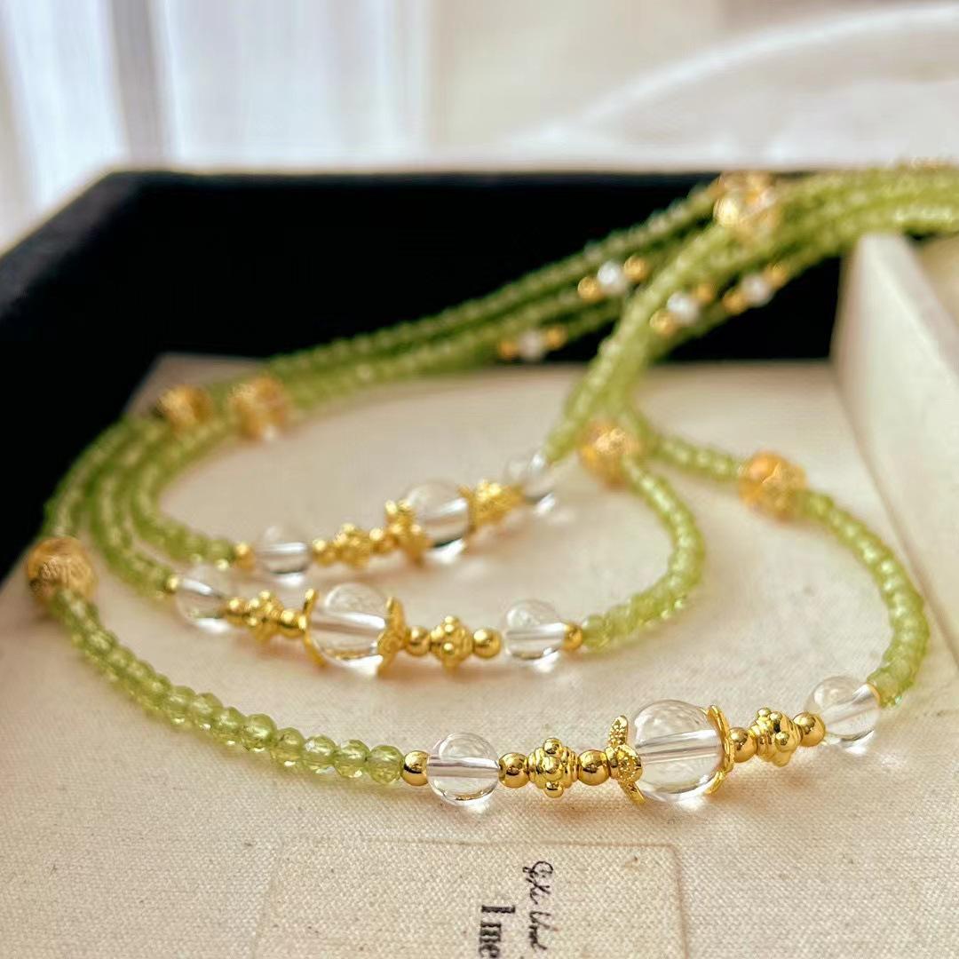 

Vintage Natural Peridot White Crystal Contrasting Collarbone Chain Necklace
