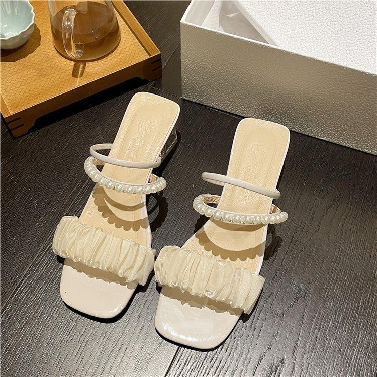 Internet celebrity fairy wind two wear sandals female summer 2025 new one word with pearl small fragrant wind thick heel medium heel slippers