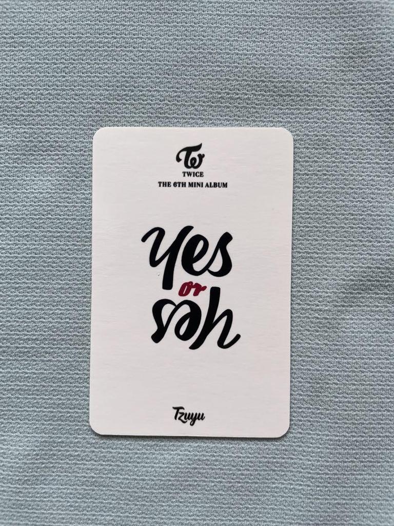 [USED] Twice Yes or Yes Tzuyu trading cards