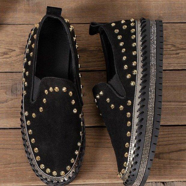 Chaussures simples décontractées de grande taille pour femmes 2024 printemps nouvelles chaussures à semelles épaisses et plates à rivets pour femmes à la mode