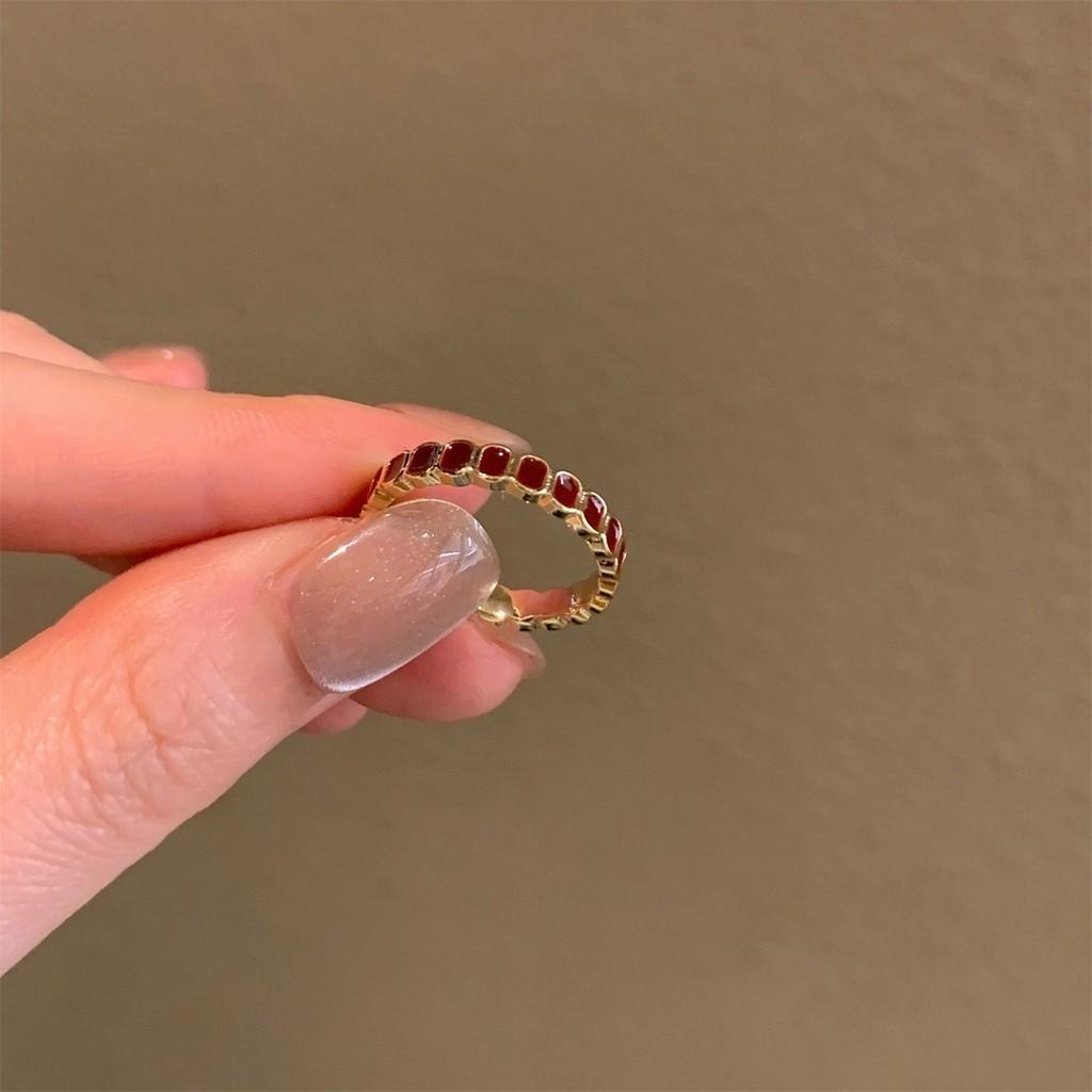 Elegant Vintage Style 18k Gold Ring For Women With Unique Geometric Design And Adjustable Fit