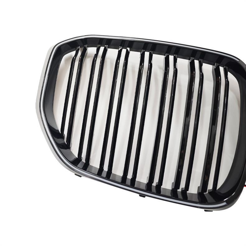 LED osvětlená leskle černá dvoudílná mřížka pro BMW X5 G05 2019-2022