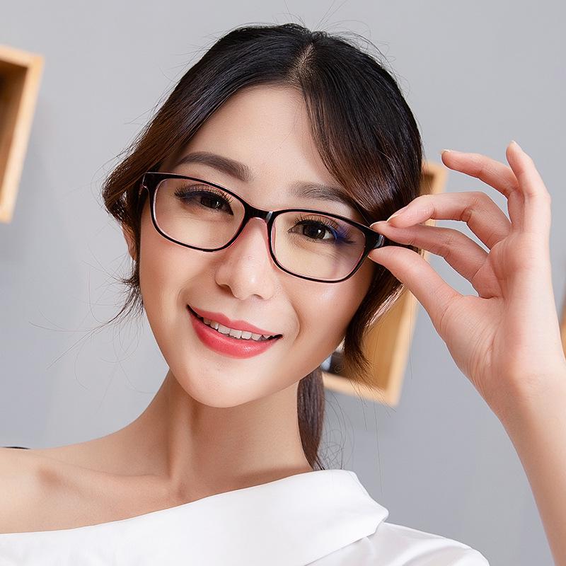 Smart Photochromic Anti-Blue Light Glasses with Gray Lenses – Light To Dark Transition
