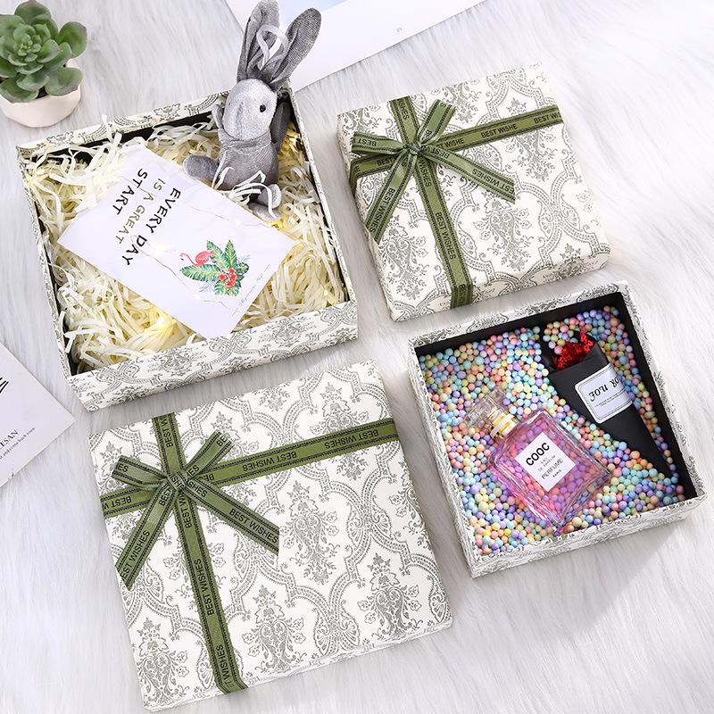 Luxusní dárková sada: Obsahuje mašli, suvenýr, krabičku na rtěnky k narozeninám a na Valentýna