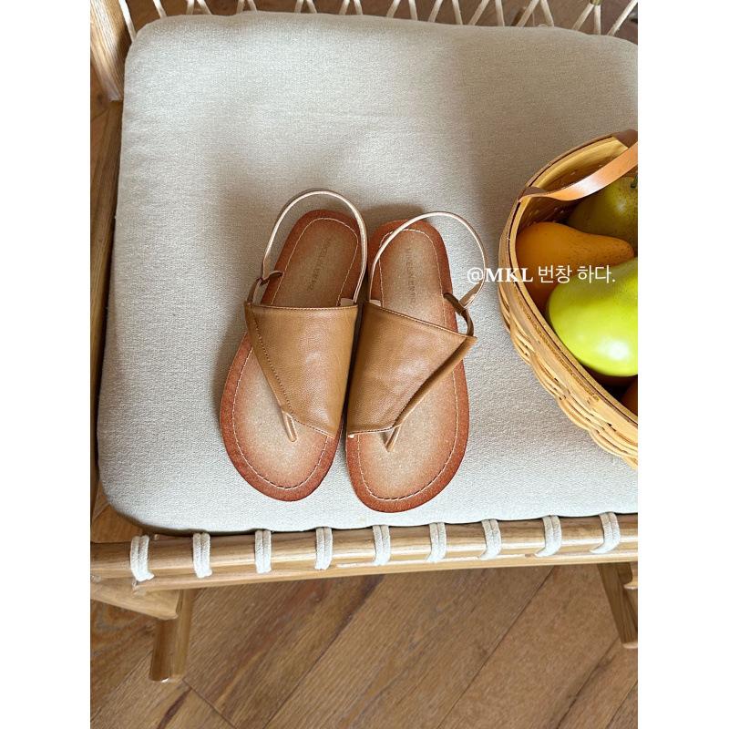 ~ French simple flat-bottomed set of Roman sandals for women's summer new beach casual pinch feet and cool slippers for outer wear
