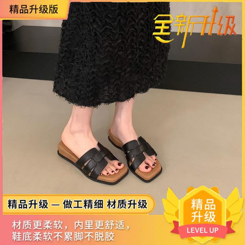 French flat bottom Internet celebrity square head versatile one-word drag girl 2025 new summer foreign style fairy woven outer wear cool slippers