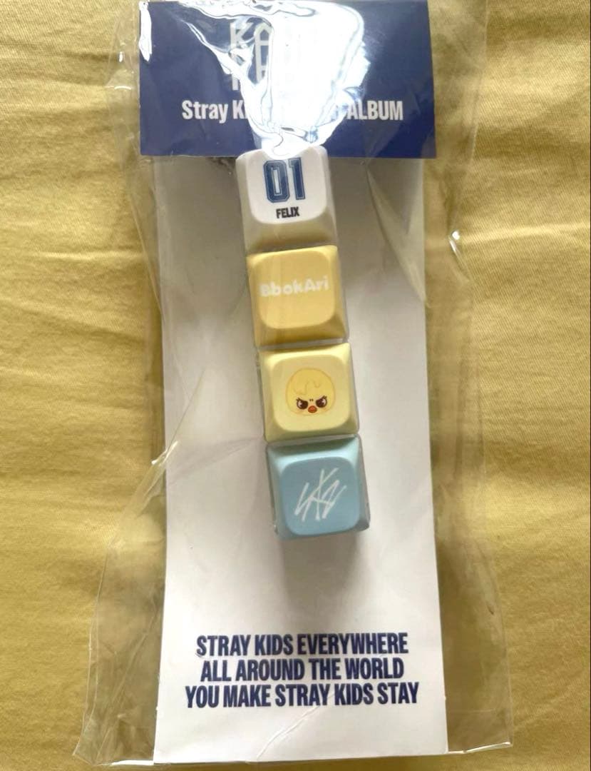 

[Б/У] straykids Felix KARMA Эксклюзивный брелок с поп-ап мероприятия