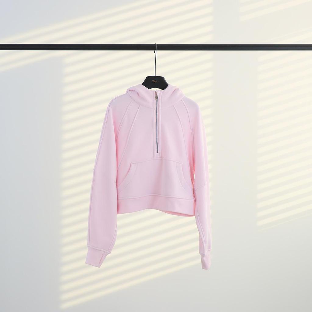 Damska bluza z kapturem i zamkiem do połowy, podszyta polarem - Przytulny top na jesień/zimę do jogi i fitnessu na świeżym powietrzu