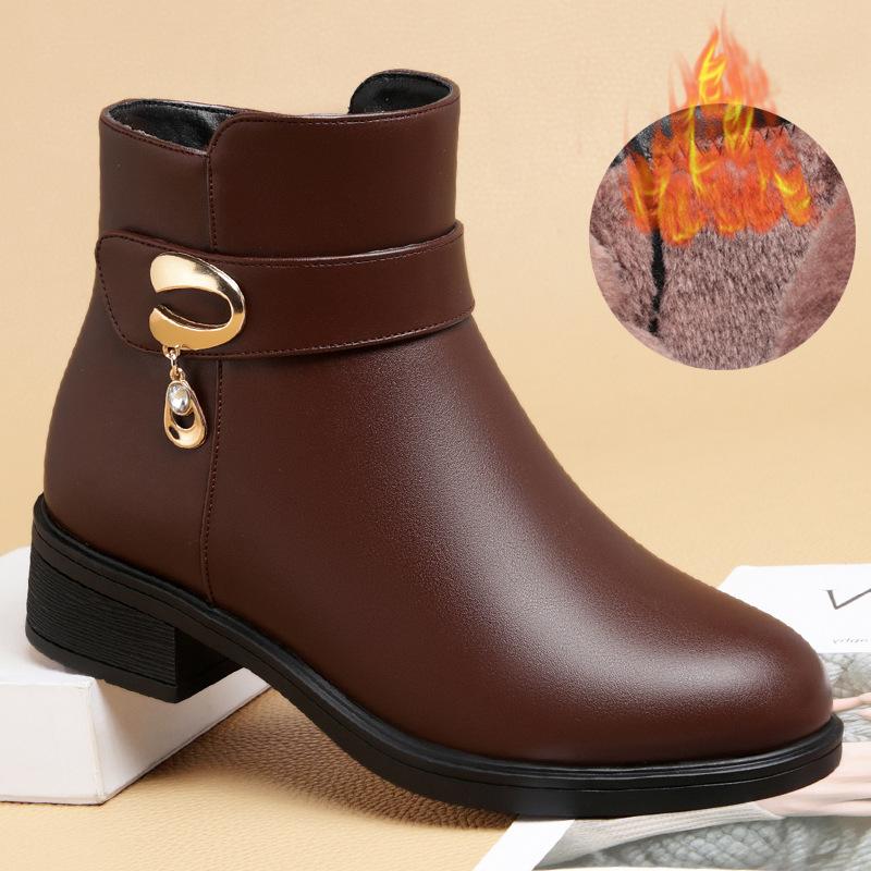 Boots female mother shoes autumn and winter women's shoes, new Martin boots soft-soled thick-heeled short boots velvet thermal cotton shoes