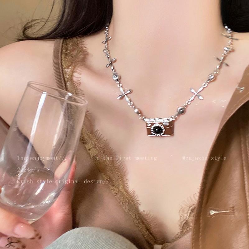 Vintage Brown Camera Pendant Necklace Female Year Niche Design Personalized Hip Hop Stacked Sweater Chain