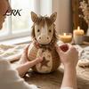 Kit di Assemblaggio Bambole Morbide Patchwork Natalizio Kit Fai da Te, Materiali per Cucito su Stoffa Artigianato di Babbo Natale con Cartamodelli Angelo Gnomo Animale Kit di Artigianato per Principianti,