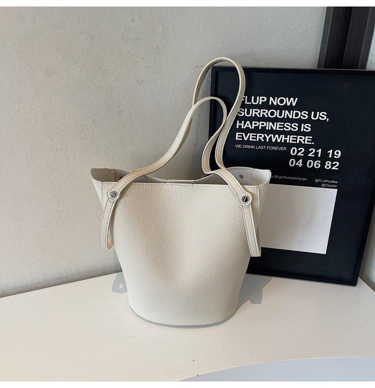 Light luxury bucket bag women's 2025 new spring and summer large-capacity high-grade texture versatile commuter messenger shoulder bag
