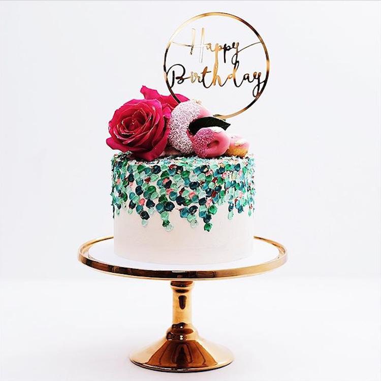 Neuer farbiger Blumen Happy Birthday Tortenaufsatz Goldener Acryl Geburtstagsparty Dessert Dekoration für Babyparty Backzubehör