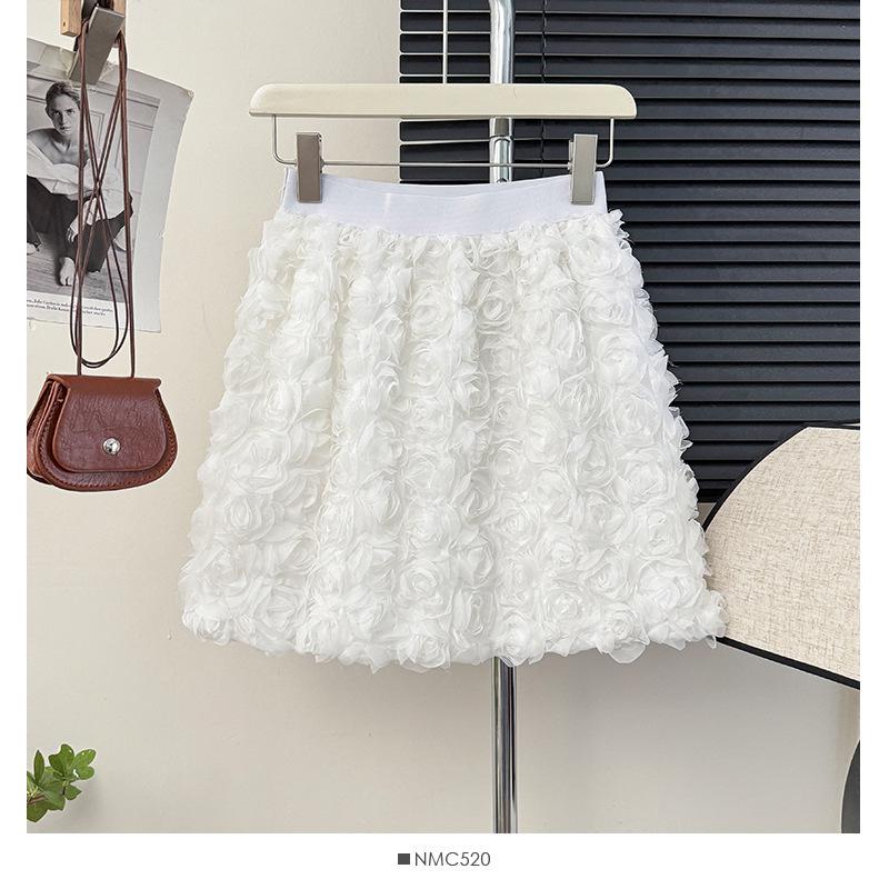 

Temperament белая юбка с высокой талией, украшенная объемными розами, женственная короткая юбка, сладкая, замедляющая старение, с запахом на бедрах one size fits all