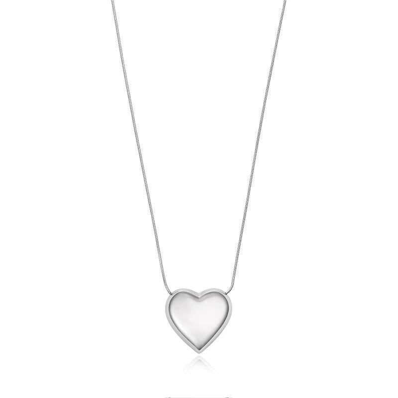 Korean version of personality exaggerated tide big love titanium steel necklace Internet celebrity three-dimensional peach heart collarbone chain 