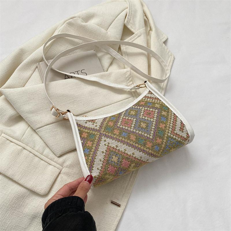 Stylish Retro Canvas Shoulder Bag For Women With Chic Design Ideal For Daily Use